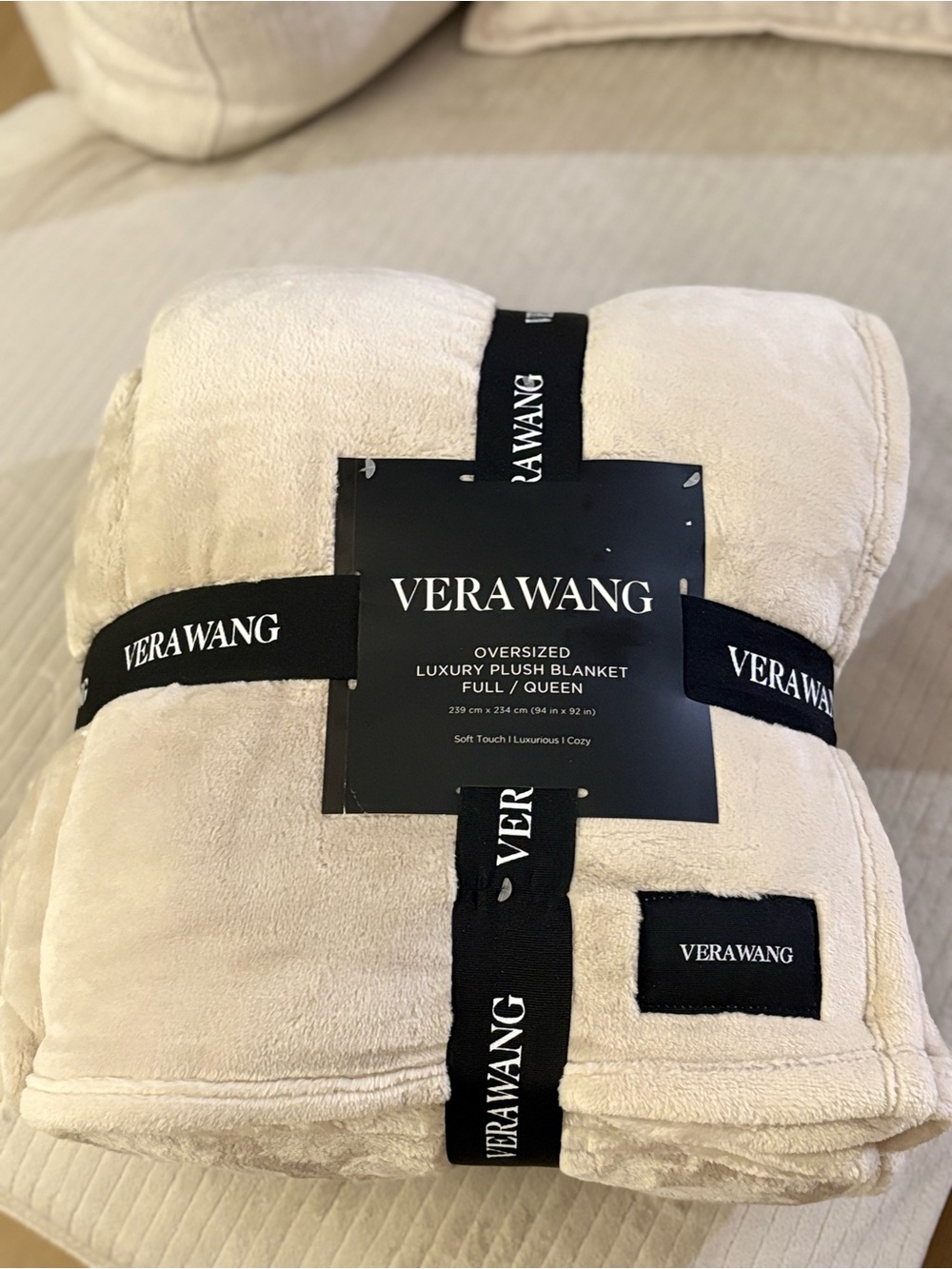 Vera Wang Luxury Plush Oversized Throw Blanket in Beige Full/Queen
